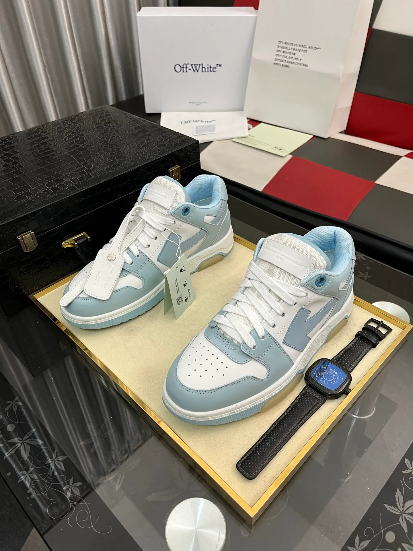 Men's shoes 💰600⌚️⌚️ OFF-White C/O VirGil Abloh fashionable and versatile casual shoes. Exclusive first release of the new model. Made of environmentally friendly cowhide leather and mesh fabric upper material. The insole is embedded with foam cushioning EVA material. The correct midsole is equipped with EVA lightweight cushioning. External tooth nail rubber outsole. The correct accessories can be customized simultaneously. Women's model: 35-40 Men's model: 39-45